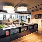 Airport Hotel, Szálloda 3*