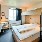 Airport Hotel, Szálloda