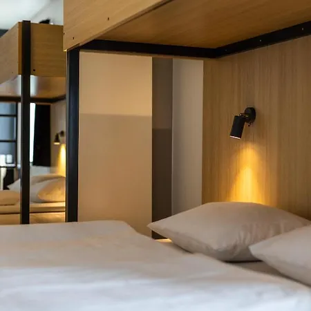 Airport Hotel, Szálloda 3*