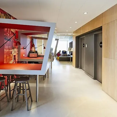 Airport Hotel,