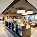 Airport Hotel, Отель