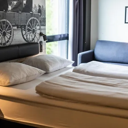 Airport Hotel, Hotel