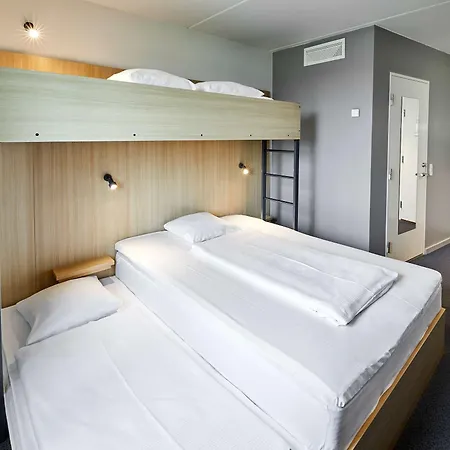 Airport Hotel, Hotel