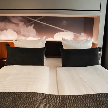 Airport Hotel, 3*