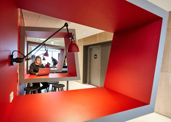 Airport Hotel, Hotell 3*