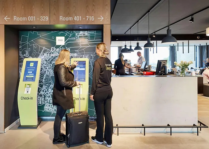 Airport Hotel, Hotell