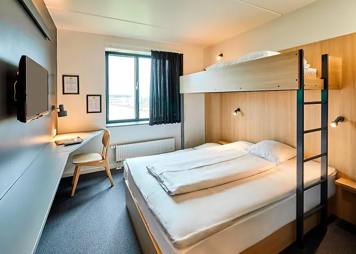 Airport Hotel, Hotell