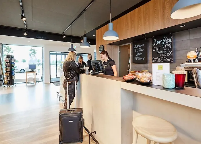 Airport Hotel, Hotell