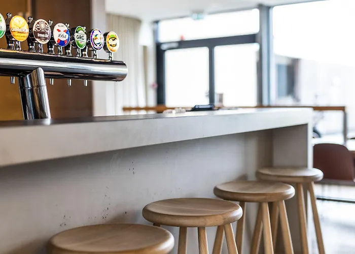 Airport Hotel, Hotell